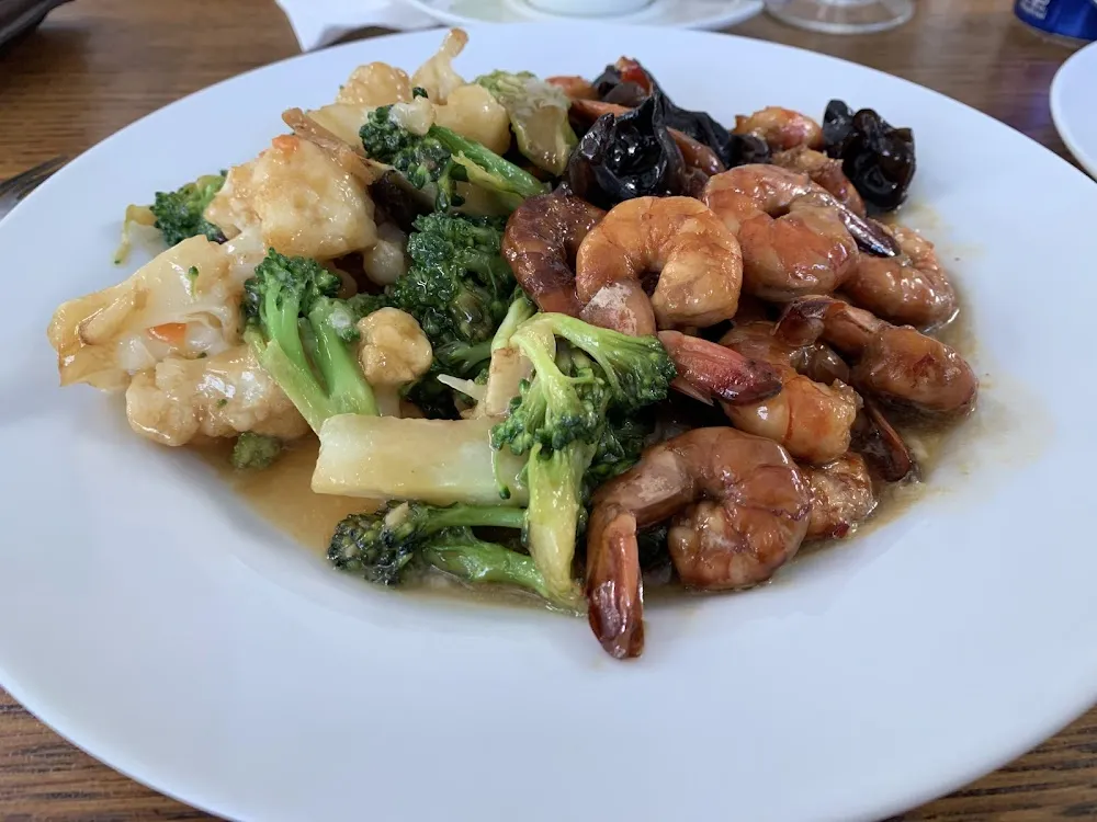 Crevettes Aux Champignons Noirs Et Légumes Sautés